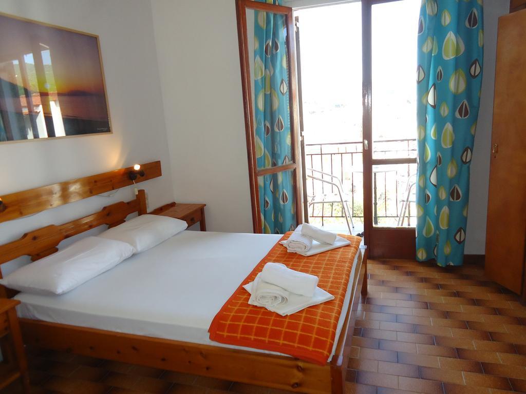 Pension Margarita Skiathos Town Ngoại thất bức ảnh